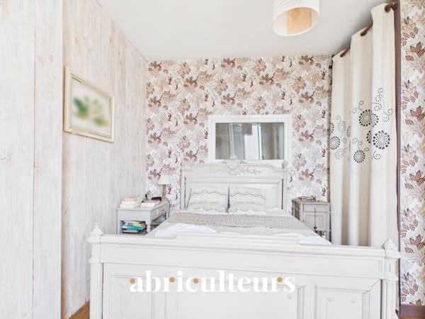 Maison de ville de 90 m² avec cour et 4 chambres en vente à Saintes (17100)