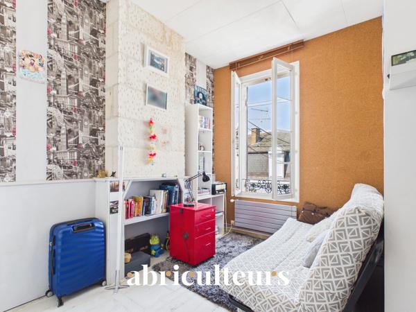 Maison de ville de 90 m² avec cour et 4 chambres en vente à Saintes (17100)