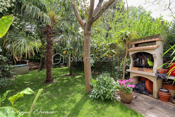 🏠 Maison en pignon – 110 m² – Louvres (95380)

Description du bien :
Dans un environnement résidentiel calme et agréable de Louvres, découvrez cette maison de 110 m², idéale pour une famille.

Le bien se compose de :
Une entrée
Une cuisine indépendante et entièrement équipée dont lave-vaisselle et Frigo ( moins d'un an )
Un salon/séjour donnant sur la véranda
4 chambres
1 salle de bains
WC
1 cellier
Un double garage

🌳 Extérieur & environnement :
Terrain clos d'une surface de 81 m²
Pas de vis à vis
Jardin/terrasse
Stationnement facile (garage et place de parking)

✅ Les + :
Toiture refaite
Tableau électrique neuf
Chaudière à condensation de 2021
Adoucisseur d'eau
Fenêtres PVC double vitrage
Volets électrique

Secteur calme et résidentiel
Le tout sur un terrain fonctionnel, proche des écoles, commerces et transports (RER D, accès rapide A1/A3).
Fort potentiel !

📞 Contactez-moi pour organiser une visite !