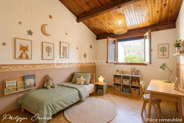 🏠 Maison en pignon – 110 m² – Louvres (95380)

Description du bien :
Dans un environnement résidentiel calme et agréable de Louvres, découvrez cette maison de 110 m², idéale pour une famille.

Le bien se compose de :
Une entrée
Une cuisine indépendante et entièrement équipée dont lave-vaisselle et Frigo ( moins d'un an )
Un salon/séjour donnant sur la véranda
4 chambres
1 salle de bains
WC
1 cellier
Un double garage

🌳 Extérieur & environnement :
Terrain clos d'une surface de 81 m²
Pas de vis à vis
Jardin/terrasse
Stationnement facile (garage et place de parking)

✅ Les + :
Toiture refaite
Tableau électrique neuf
Chaudière à condensation de 2021
Adoucisseur d'eau
Fenêtres PVC double vitrage
Volets électrique

Secteur calme et résidentiel
Le tout sur un terrain fonctionnel, proche des écoles, commerces et transports (RER D, accès rapide A1/A3).
Fort potentiel !

📞 Contactez-moi pour organiser une visite !