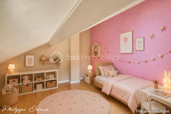 🏠 Maison en pignon – 110 m² – Louvres (95380)

Description du bien :
Dans un environnement résidentiel calme et agréable de Louvres, découvrez cette maison de 110 m², idéale pour une famille.

Le bien se compose de :
Une entrée
Une cuisine indépendante et entièrement équipée dont lave-vaisselle et Frigo ( moins d'un an )
Un salon/séjour donnant sur la véranda
4 chambres
1 salle de bains
WC
1 cellier
Un double garage

🌳 Extérieur & environnement :
Terrain clos d'une surface de 81 m²
Pas de vis à vis
Jardin/terrasse
Stationnement facile (garage et place de parking)

✅ Les + :
Toiture refaite
Tableau électrique neuf
Chaudière à condensation de 2021
Adoucisseur d'eau
Fenêtres PVC double vitrage
Volets électrique

Secteur calme et résidentiel
Le tout sur un terrain fonctionnel, proche des écoles, commerces et transports (RER D, accès rapide A1/A3).
Fort potentiel !

📞 Contactez-moi pour organiser une visite !