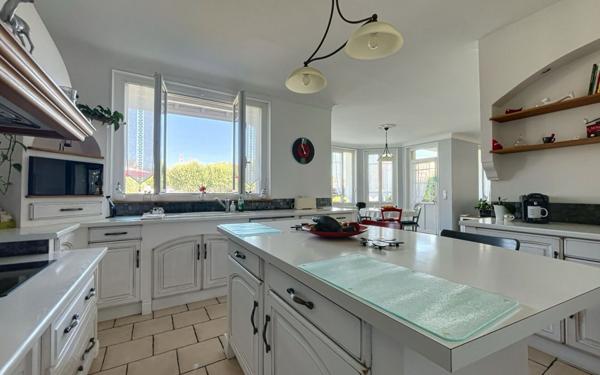 Maison à vendre    10 pièces • 390 m2 Cazères