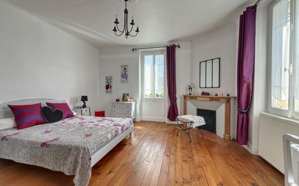 Maison à vendre    10 pièces • 390 m2 Cazères