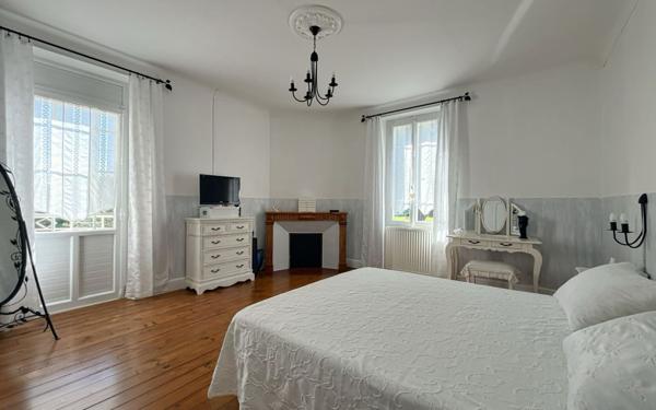 Maison à vendre    10 pièces • 390 m2 Cazères