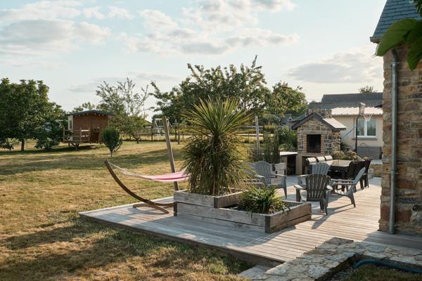 Longère rénovée de 175 m2, 2046 m² de terrain à seulement 15 mn de Vitré et Fougères