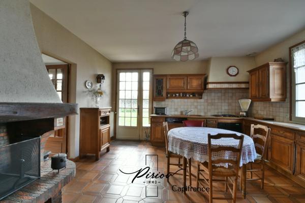 Pavillon, plein pied, 5 chambres, 2 salles de bains, sous sol complet