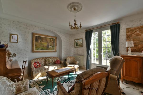 Pavillon, plein pied, 5 chambres, 2 salles de bains, sous sol complet