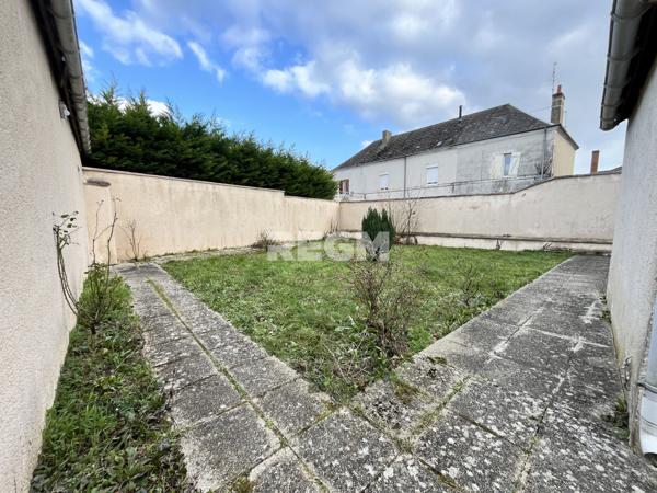 Beaugency (45190) SECTEUR MER : Maison de village à 10min de MER!!