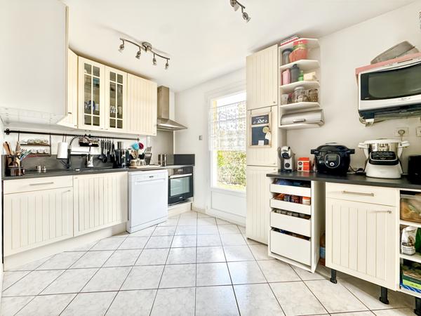 La Fare-les-Oliviers (13580) Coup de cœur ! Maison T4 de plain-pied avec piscine et garage double – La Fare-les-Oliviers