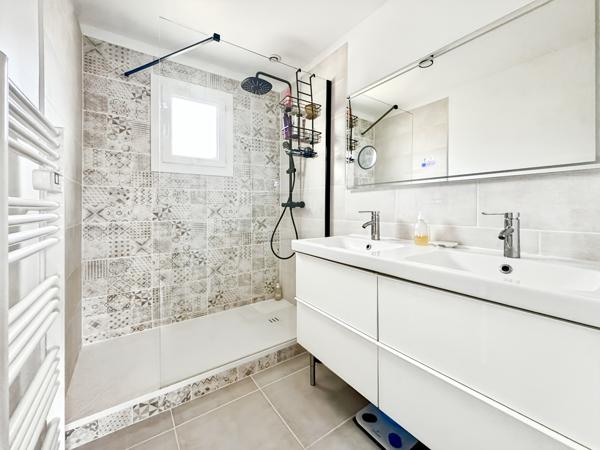 La Fare-les-Oliviers (13580) Coup de cœur ! Maison T4 de plain-pied avec piscine et garage double – La Fare-les-Oliviers