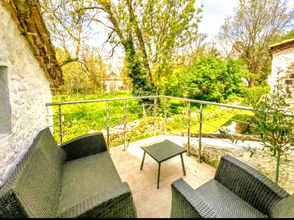 Maison de village en pierre entièrement rénovée avec 3/4 chambres