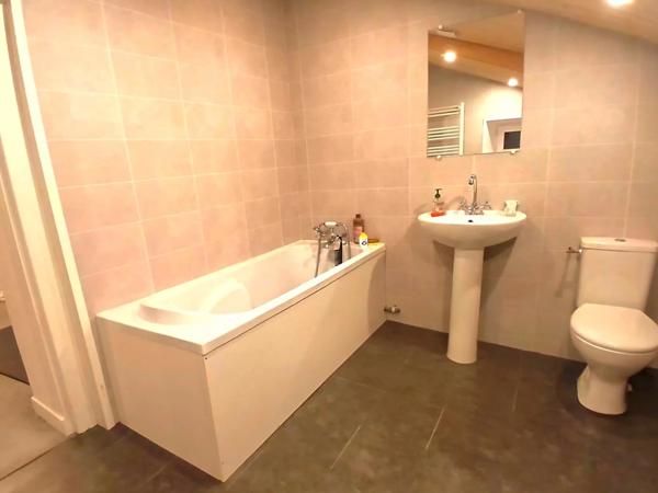 Maison de village en pierre entièrement rénovée avec 3/4 chambres