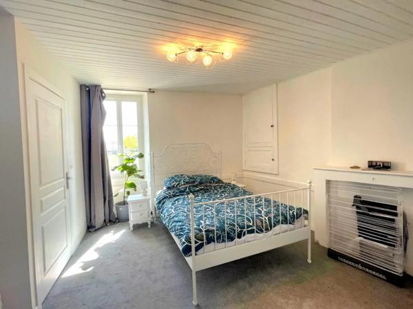 Maison de village en pierre entièrement rénovée avec 3/4 chambres