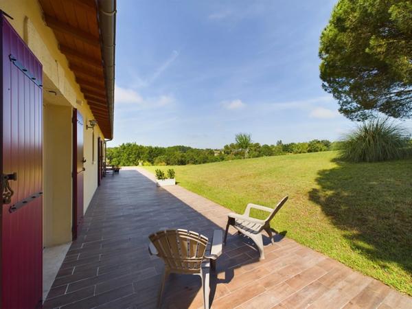 Charmante propriété en pierre avec maison d'amis, lac et vue panoramique près de Bergerac
