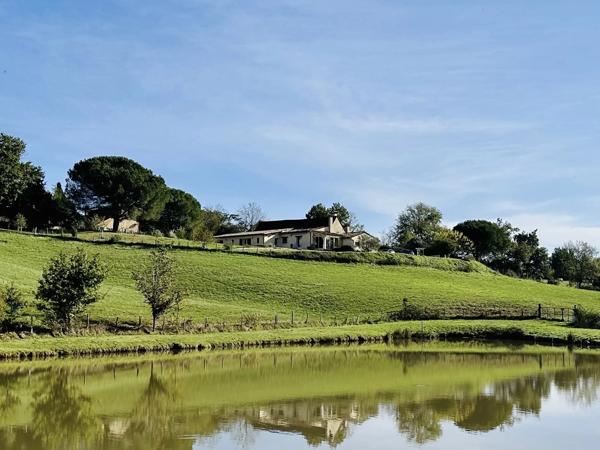 Charmante propriété en pierre avec maison d'amis, lac et vue panoramique près de Bergerac