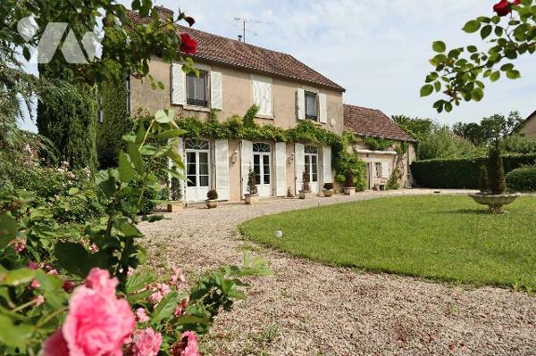 JALLERANGE – Élégante propriété de caractère avec 3 logements et parc de 6 055 m²