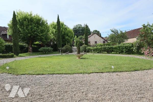 JALLERANGE – Élégante propriété de caractère avec 3 logements et parc de 6 055 m²
