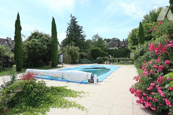 JALLERANGE – Élégante propriété de caractère avec 3 logements et parc de 6 055 m²