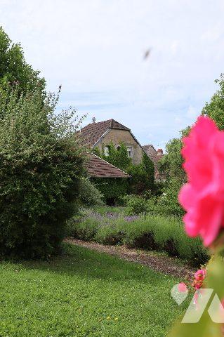 JALLERANGE – Élégante propriété de caractère avec 3 logements et parc de 6 055 m²