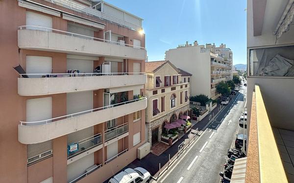 Appartement à vendre    3 pièces • 64,57 m2 Juan-les-Pins - Antibes