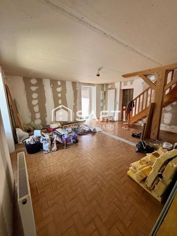 Charmante maison rénovée d’environ 135 m², répartie sur trois niveaux - Leschères