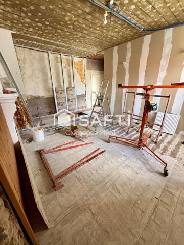 Charmante maison rénovée d’environ 135 m², répartie sur trois niveaux - Leschères