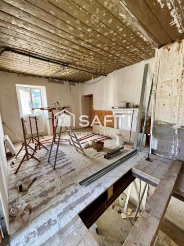 Charmante maison rénovée d’environ 135 m², répartie sur trois niveaux - Leschères