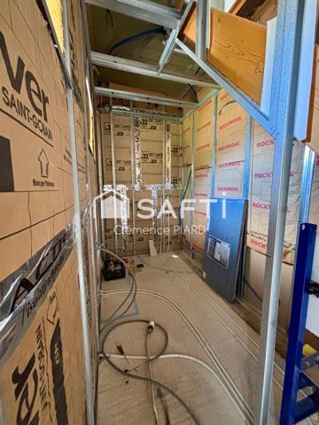 Charmante maison rénovée d’environ 135 m², répartie sur trois niveaux - Leschères