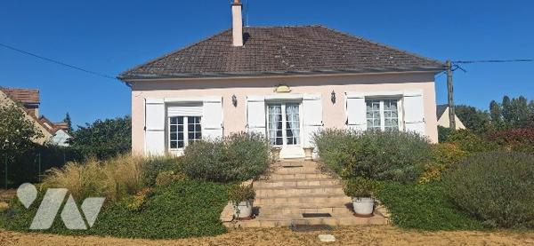 Maison lumineuse avec sous-sol complet-SAVIGNE L EVEQUE