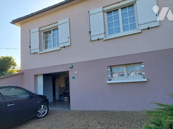 Maison lumineuse avec sous-sol complet-SAVIGNE L EVEQUE
