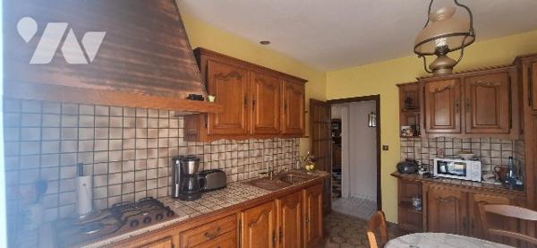 Maison lumineuse avec sous-sol complet-SAVIGNE L EVEQUE