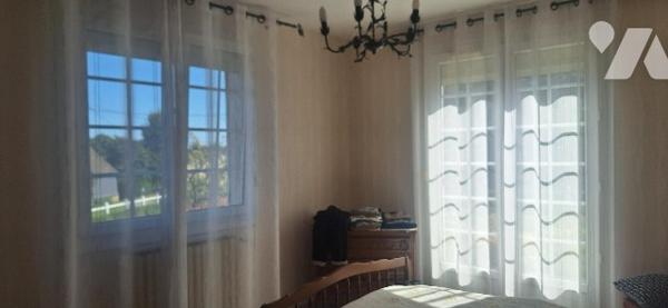 Maison lumineuse avec sous-sol complet-SAVIGNE L EVEQUE