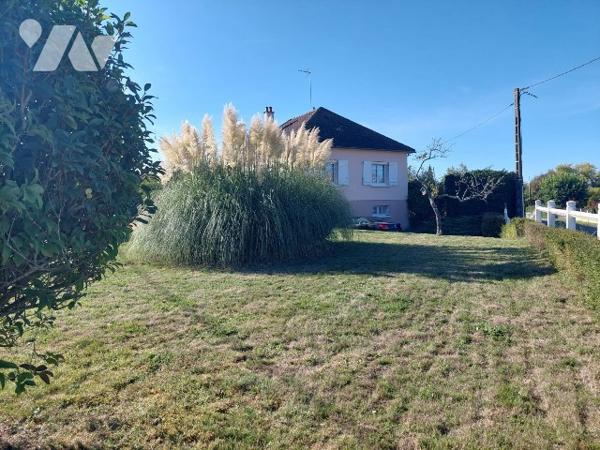 Maison lumineuse avec sous-sol complet-SAVIGNE L EVEQUE