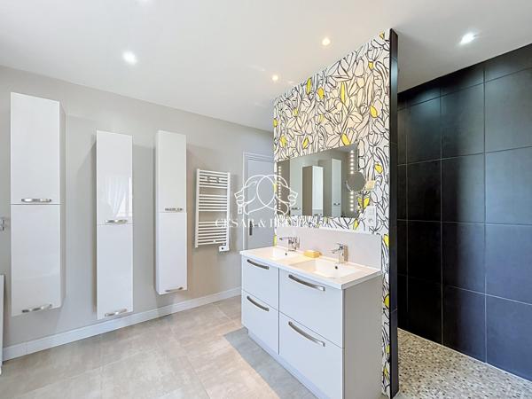Maison de 182 m2 avec piscine au sel et DPE B à Marcigny