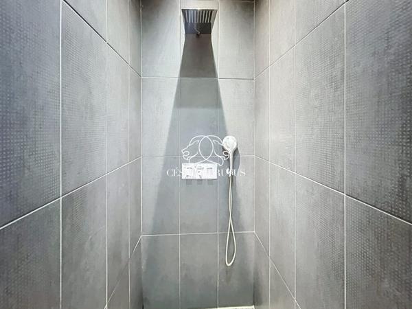 Maison de 182 m2 avec piscine au sel et DPE B à Marcigny