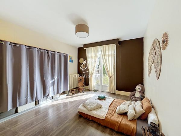 Maison de 182 m2 avec piscine au sel et DPE B à Marcigny
