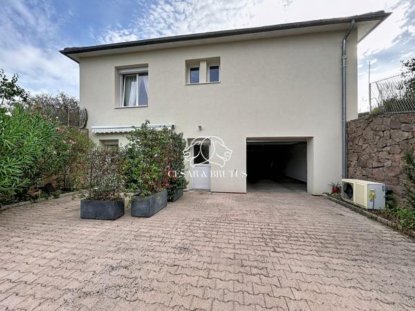 Maison de 182 m2 avec piscine au sel et DPE B à Marcigny