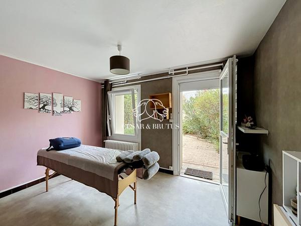 Maison de 182 m2 avec piscine au sel et DPE B à Marcigny
