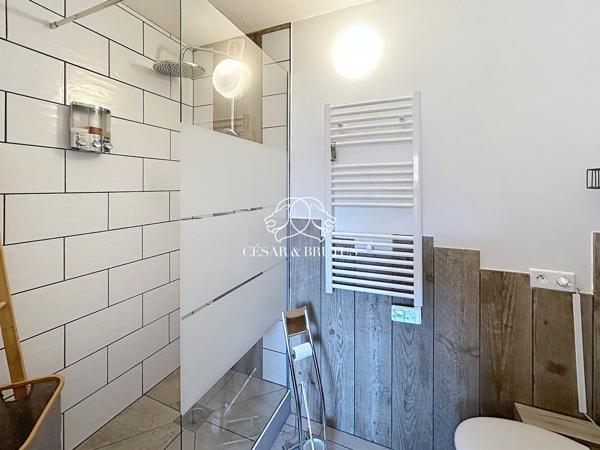 Maison de 182 m2 avec piscine au sel et DPE B à Marcigny