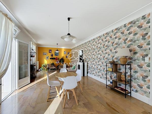 Maison de 182 m2 avec piscine au sel et DPE B à Marcigny