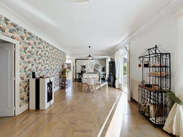 Maison de 182 m2 avec piscine au sel et DPE B à Marcigny