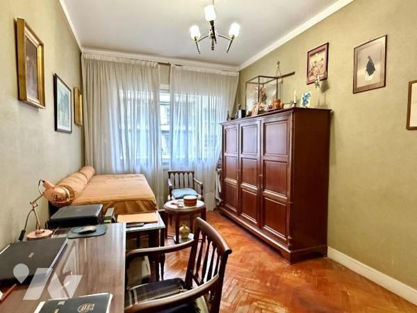 Situé dans le secteur du "Carré d'Or", au c?ur d'une copropriété élégante et parfaitement entre...