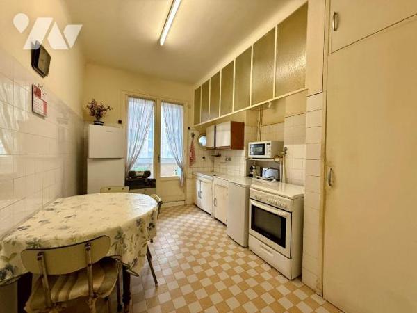 Situé dans le secteur du "Carré d'Or", au c?ur d'une copropriété élégante et parfaitement entre...