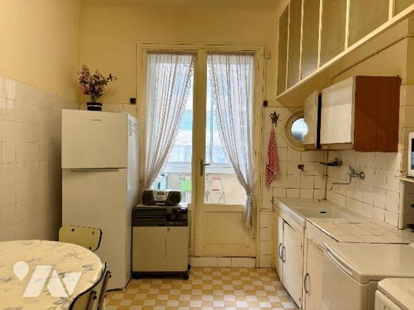 Situé dans le secteur du "Carré d'Or", au c?ur d'une copropriété élégante et parfaitement entre...