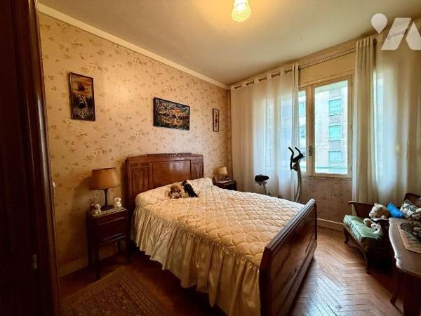 Situé dans le secteur du "Carré d'Or", au c?ur d'une copropriété élégante et parfaitement entre...