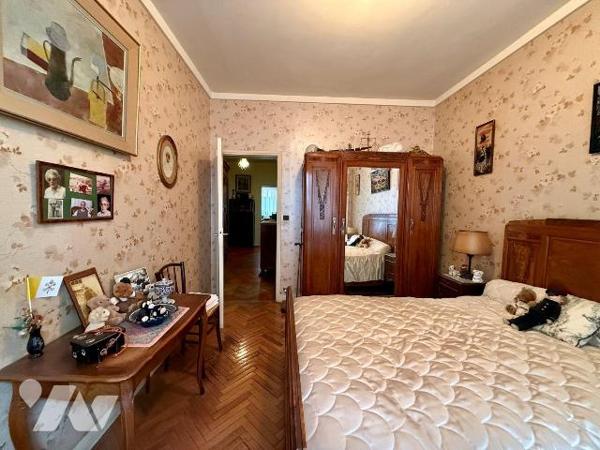 Situé dans le secteur du "Carré d'Or", au c?ur d'une copropriété élégante et parfaitement entre...