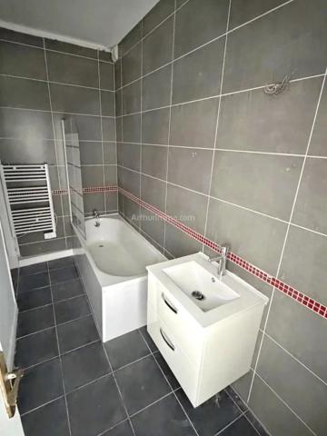 Vente                                                      Maison
                        
                     5 pièces                      92 m2                     à Wasquehal