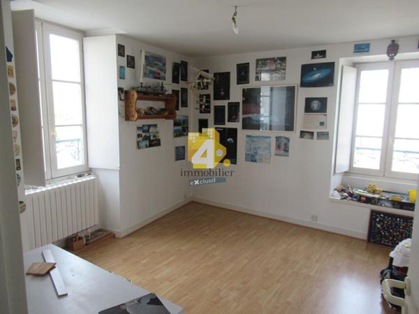 Maison - 12 pièces - 225 m²