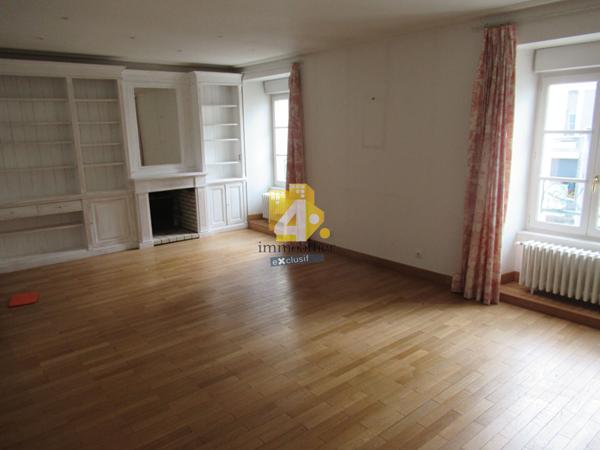 Maison - 12 pièces - 225 m²