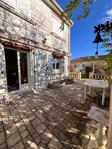 Mornac. Maison 124 m² avec garage